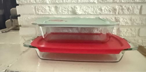 Pyrex 4pc Bakeware Value Set Red: Glass Baking Dishes, Microwave & Dishwasher Safe, 13"x9" , 11" x7"Square with Covers