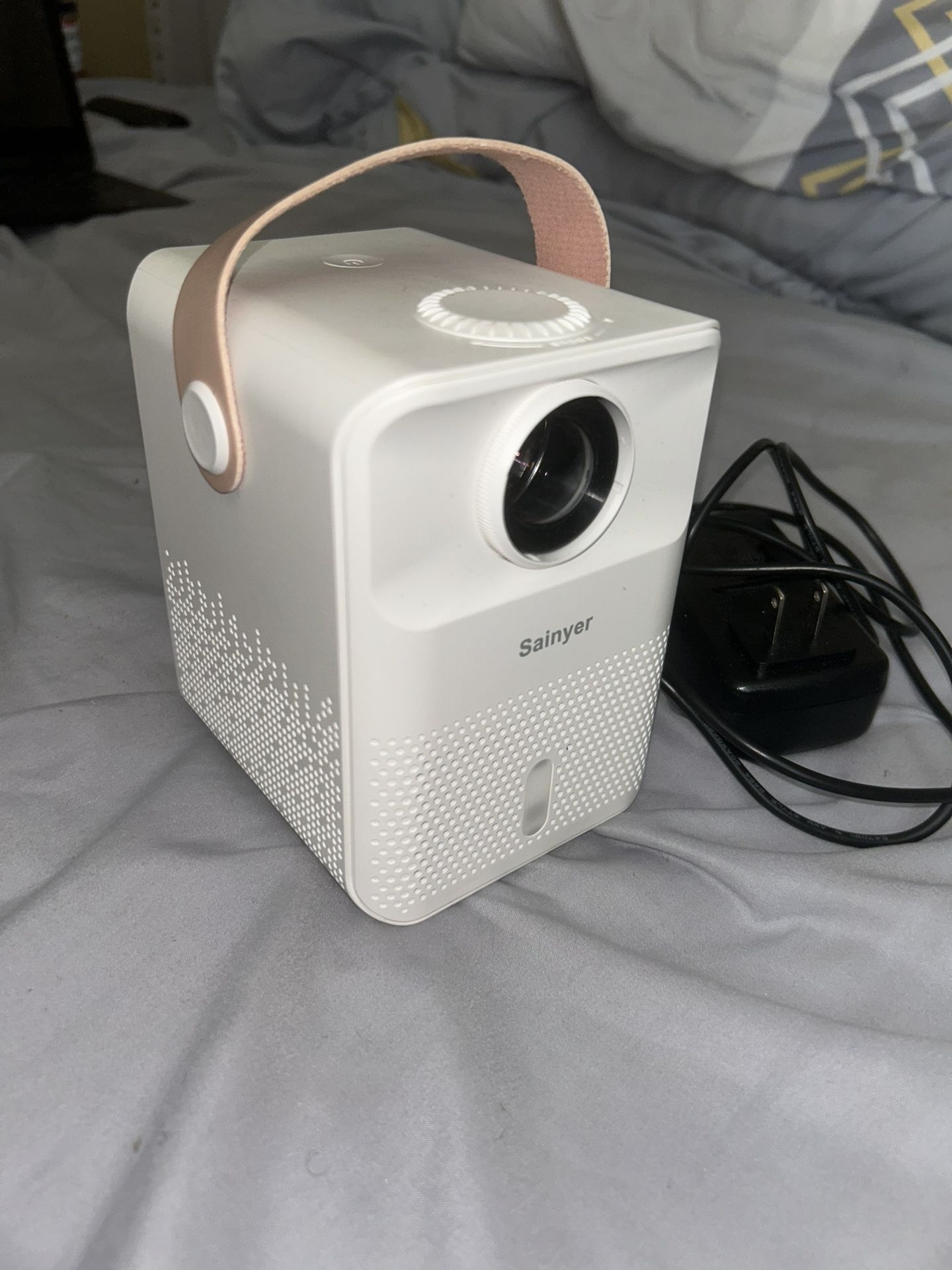 Sainyer X8 Mini Projector – Like New, Used Once