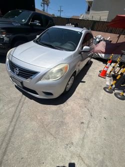 2012 Nissan versa