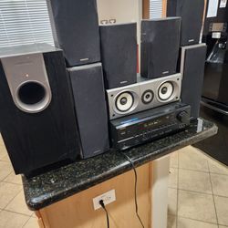 Onkyo 7.1 Model HT-R540  Receiver with Sub and surround speakers No Remote!