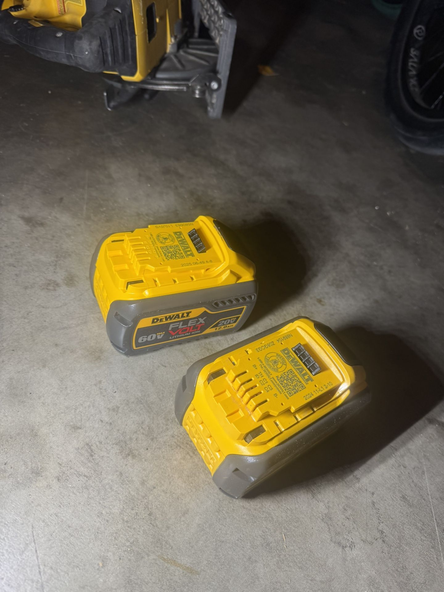 12.0 And 9.0 Dewalt Flex Volt Batteries