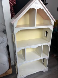 bookshelf/dollhouse
