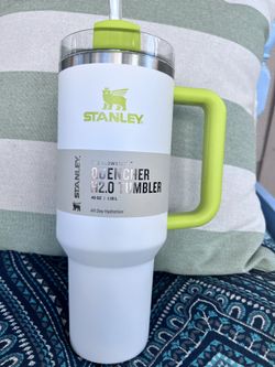 Stanley Target Exclusive 40oz Quencher - “Frost / Electric Yellow”