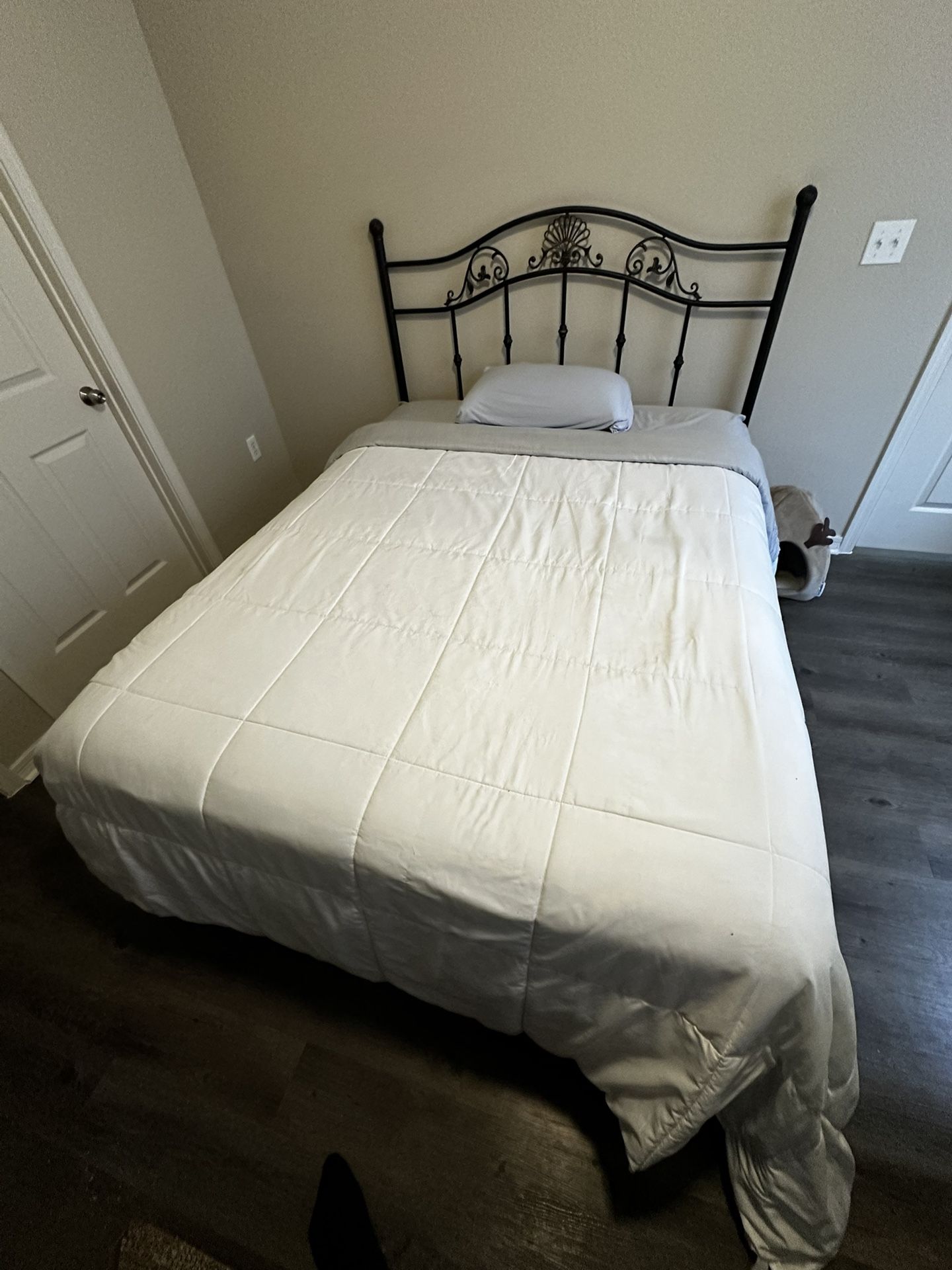 Queen Bed