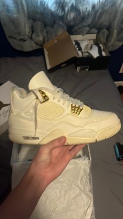 Jordan 4 metallic golds size women's 9