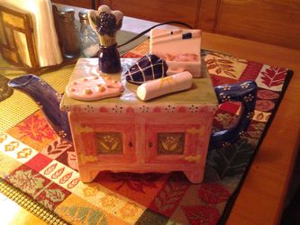 School desk tea pot