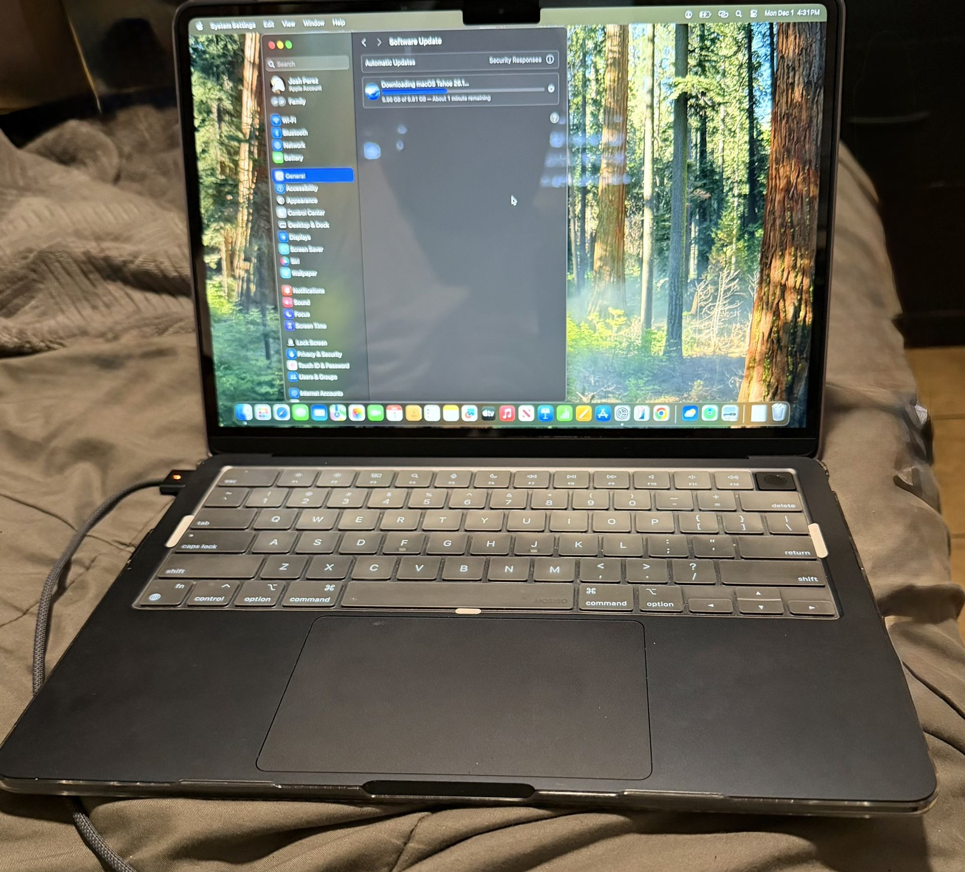 MacBook M3 Like New