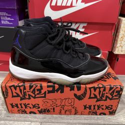 Jordan 11 space jams men size 8.5 $210