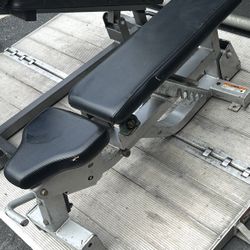 HAMMER STRENGTH MULTI ADJUSTABLE DOCKING BENCH!! READY FOR PICKUP OR DELIVERY!!