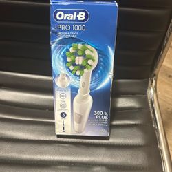 Oral-B Pro 1000 Rechargeable Electric Toothbrush, White, 1 Count, Adults and Children 3+