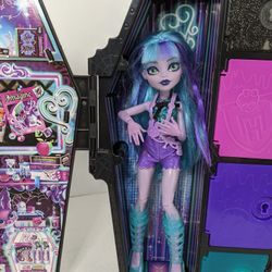 Monster High Skulltimate Secrets Neon Frights Twyla Doll