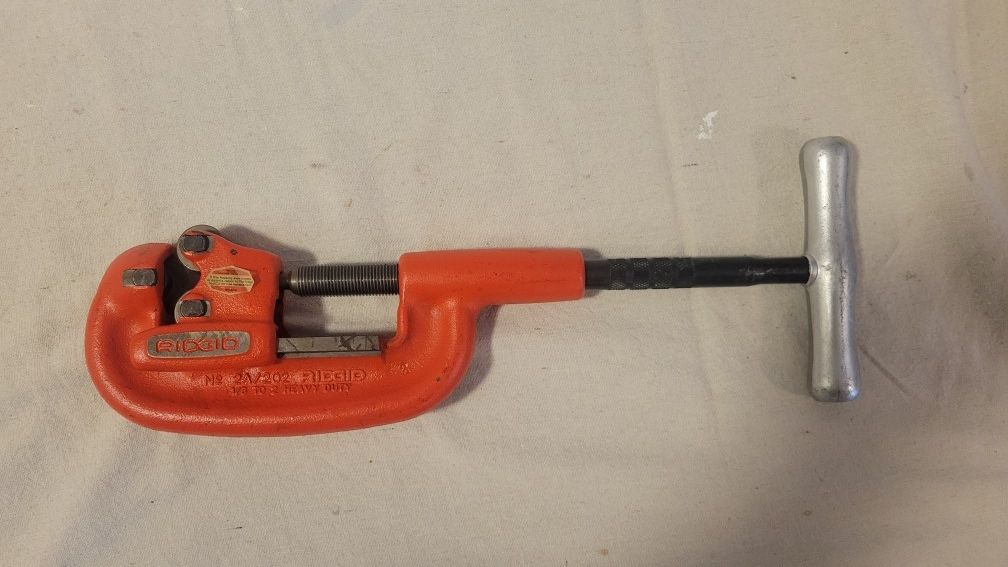 RIDGID 1/8 in. to 2 in. Model 2-A Adjustable Heavy-Duty Pipe Cutter