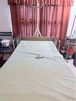Invacare Bed Bariatric Full Electric Hospital Bed w/ Trapeze, Mattress & Rails – 600 lb Capacity