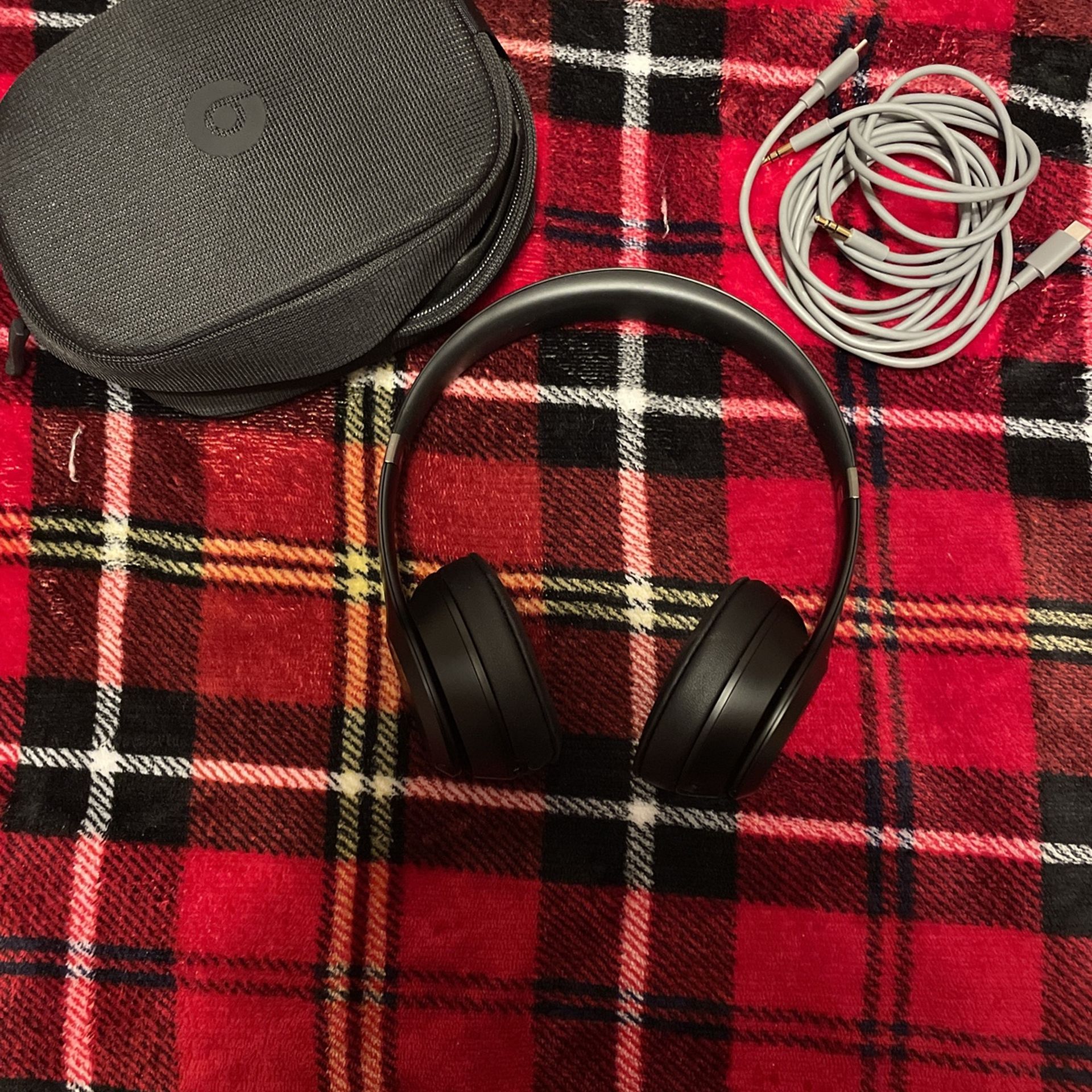 Beats Solo 4 - Wireless Bluetooth On-Ear Headphones - Matte Black