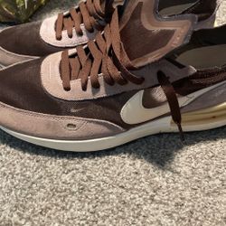 Nike Air Max Sneakers Brown