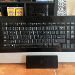 Logitech wireless Keyboard With Built In Mouse