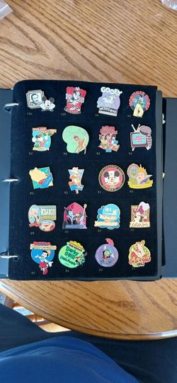 DISNEY collection of 101 Pins Year 2000
