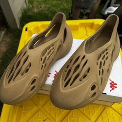 Crocs Adidas (10-11)