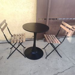 ROUND TABLE AND 2 CHAIRS