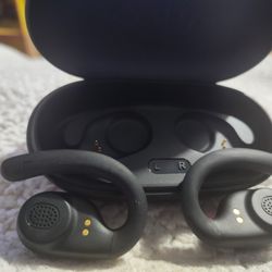 Onn Bluetooth Over Ear Earphones