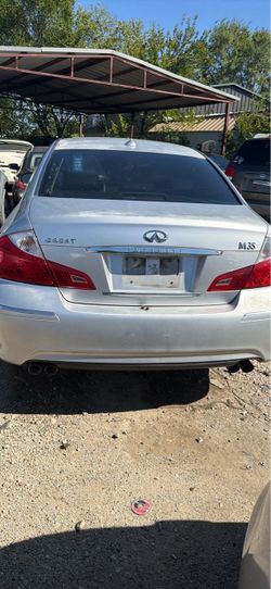 2010 Infiniti M35 for parts