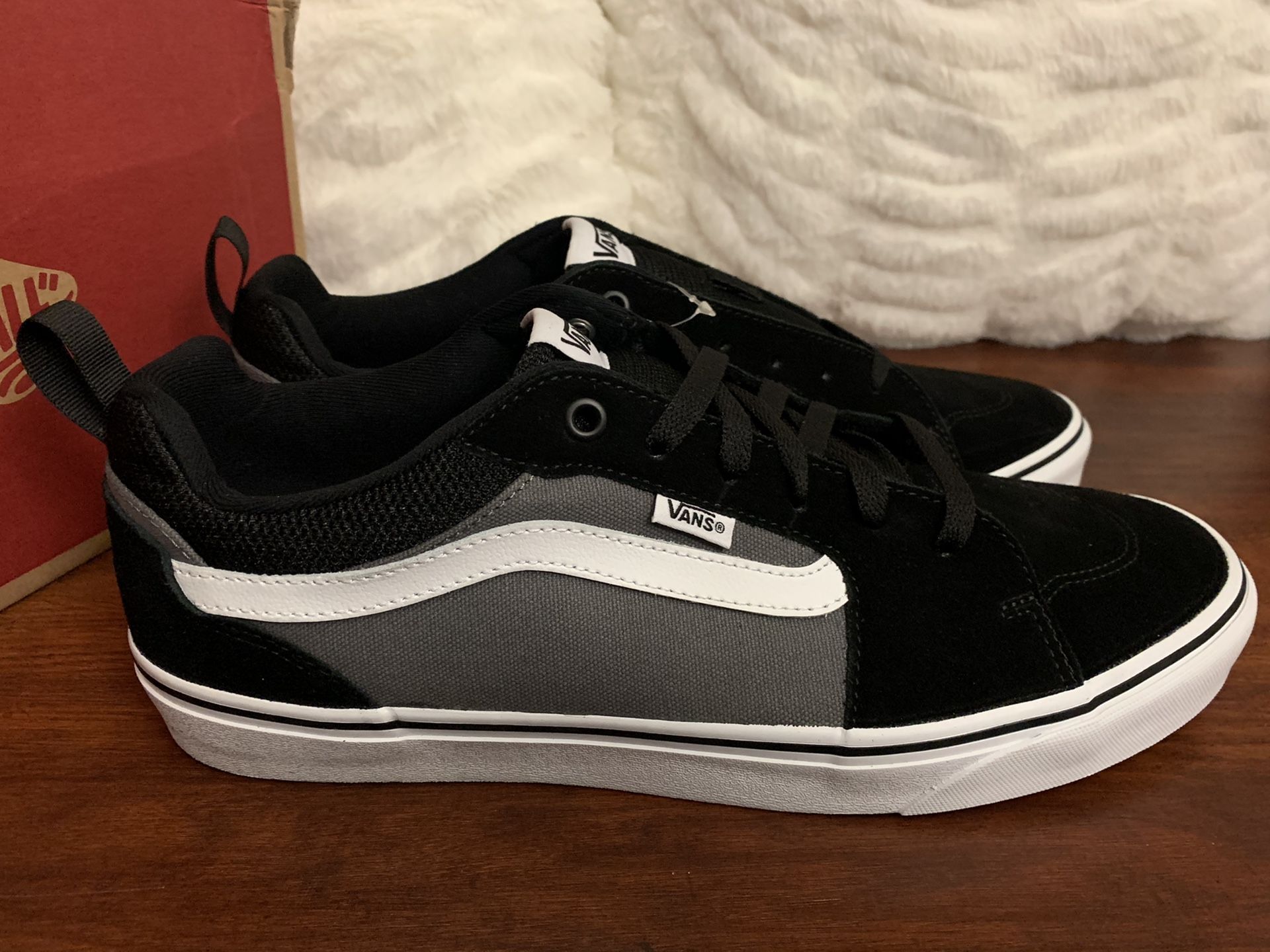 $45 Women’s Vans Shoe Brand New Size 5.5