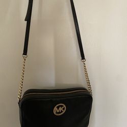 Michael Kors Fulton Large Pebbled Leather Camera Bag 