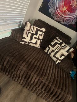 Couch/ love seat