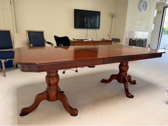Extendable Dining table