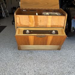 1958 Grundig Majestic Record Player / Radio Console #7028 Made In West German 