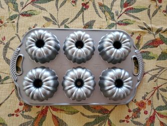 Like New Nordic Ware USA Anniversary Bundt Lette Mini Cake Pan