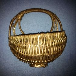 SMALL GOLD WALL BASKET