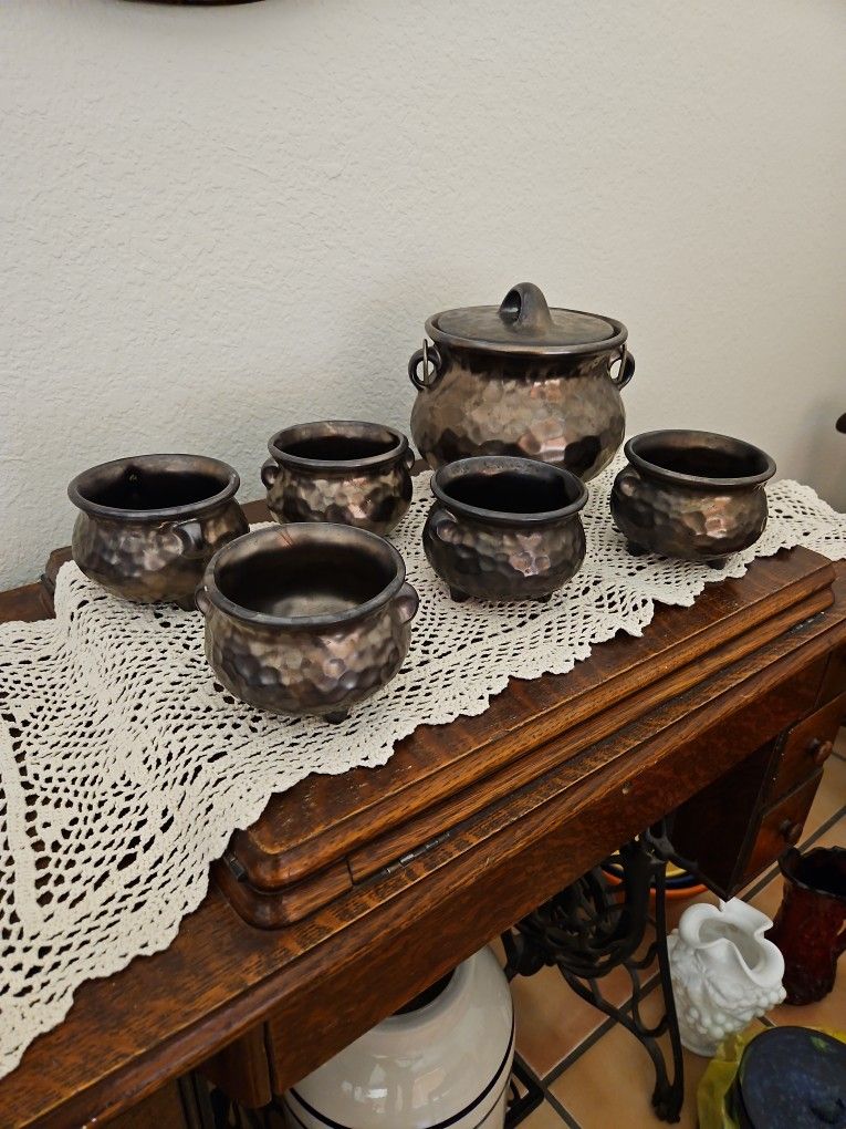 Bean Pot McCoy Hammered Bronze Chili Pot W/5 bowls