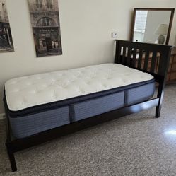 Twin Bed (Mancini's, Nearly New)