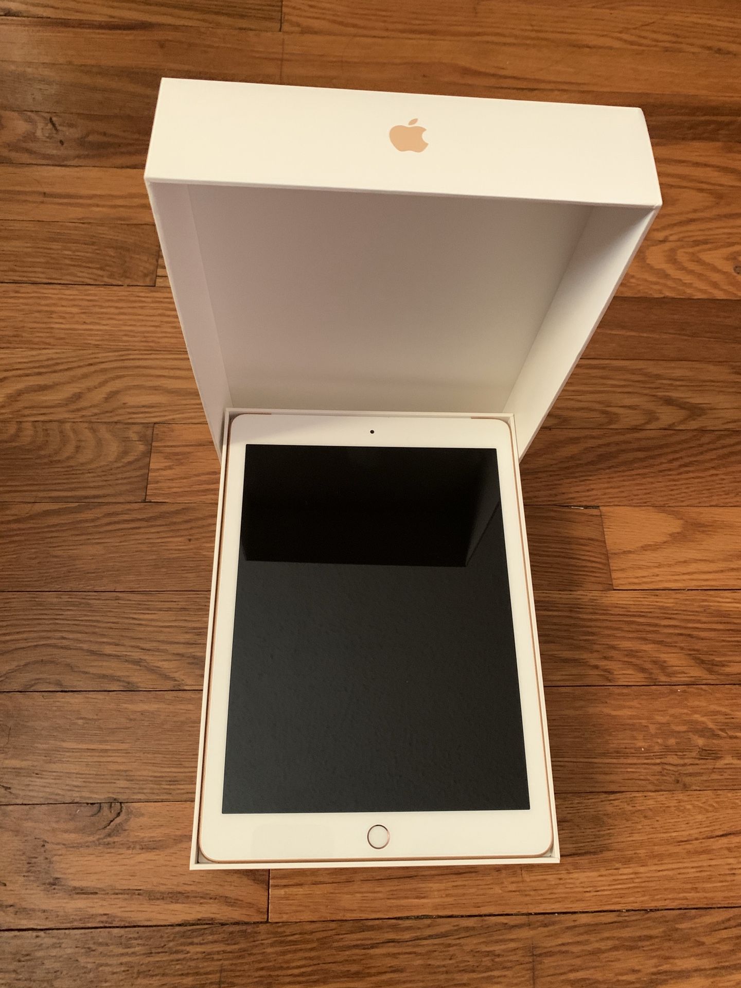 iPad 9.7 inch screen. Brand new condition!