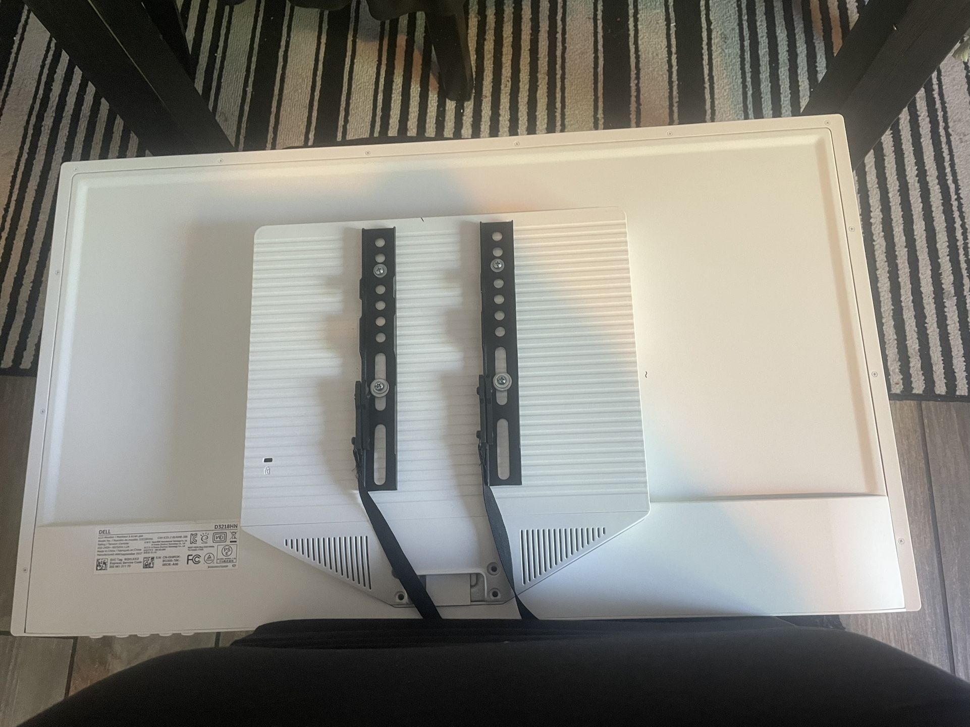Brand New Dell Monitor With Wall Mount
