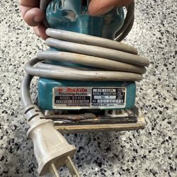 Makita Finishing Sander MODEL: B04510