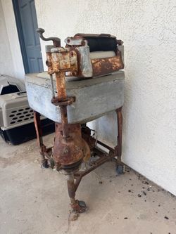 antique Maytag aluminum tub washing machine