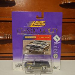 2000 Johnny Lightning Classic Gold 1970 Olds 442
