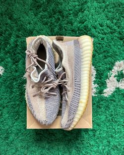 Yeezy 350 Ash Pearl size 10.5 men’s