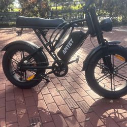 For sale is an AMYET electric bike in great condition. Runs perfectly with no issues. Battery holds charge very well. Wide fat tires for smooth riding