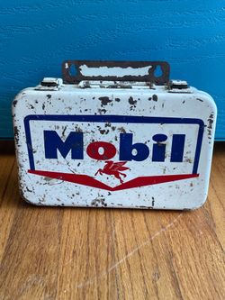 Vintage Mobil Gas First Aid kit