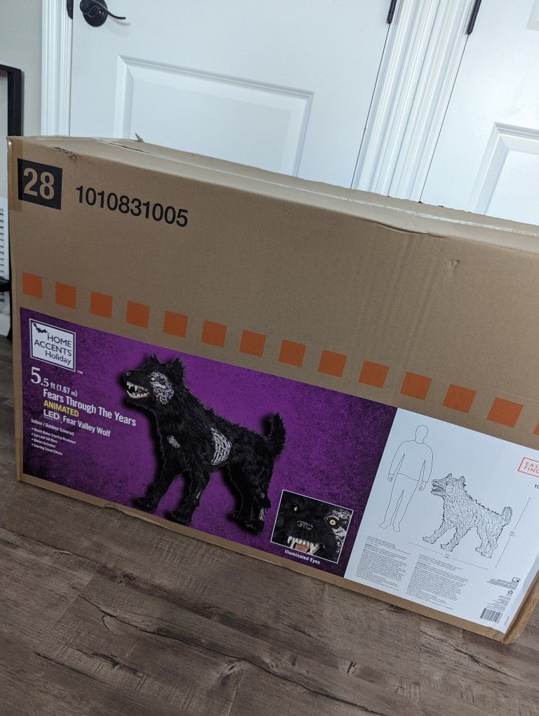 Home Depot 5.5 ft Animated LED Fear Valley Wolf