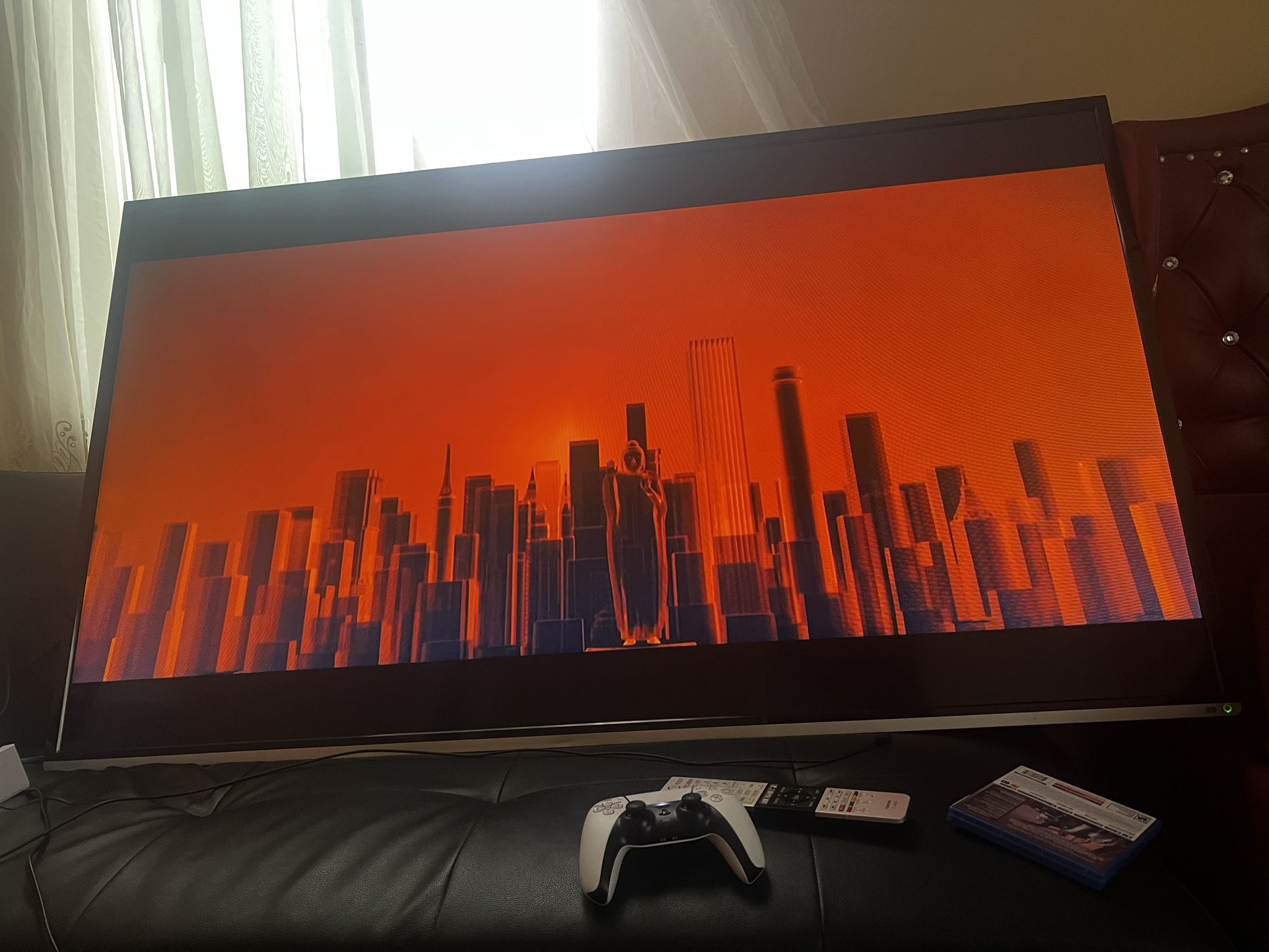 Toshiba TV with 4K picture is great and no problems. It is a bit old. I am moving from here to another place, that is why I am selling it. It has a re