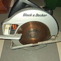 Black & Decker 7 1/4" Circular Saw - 1 3/4 HP (Model 7390)