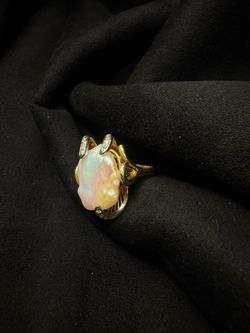 14k 8.2 Mother of Pearl Cocktail Ring