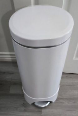 Munchkin step diaper pail