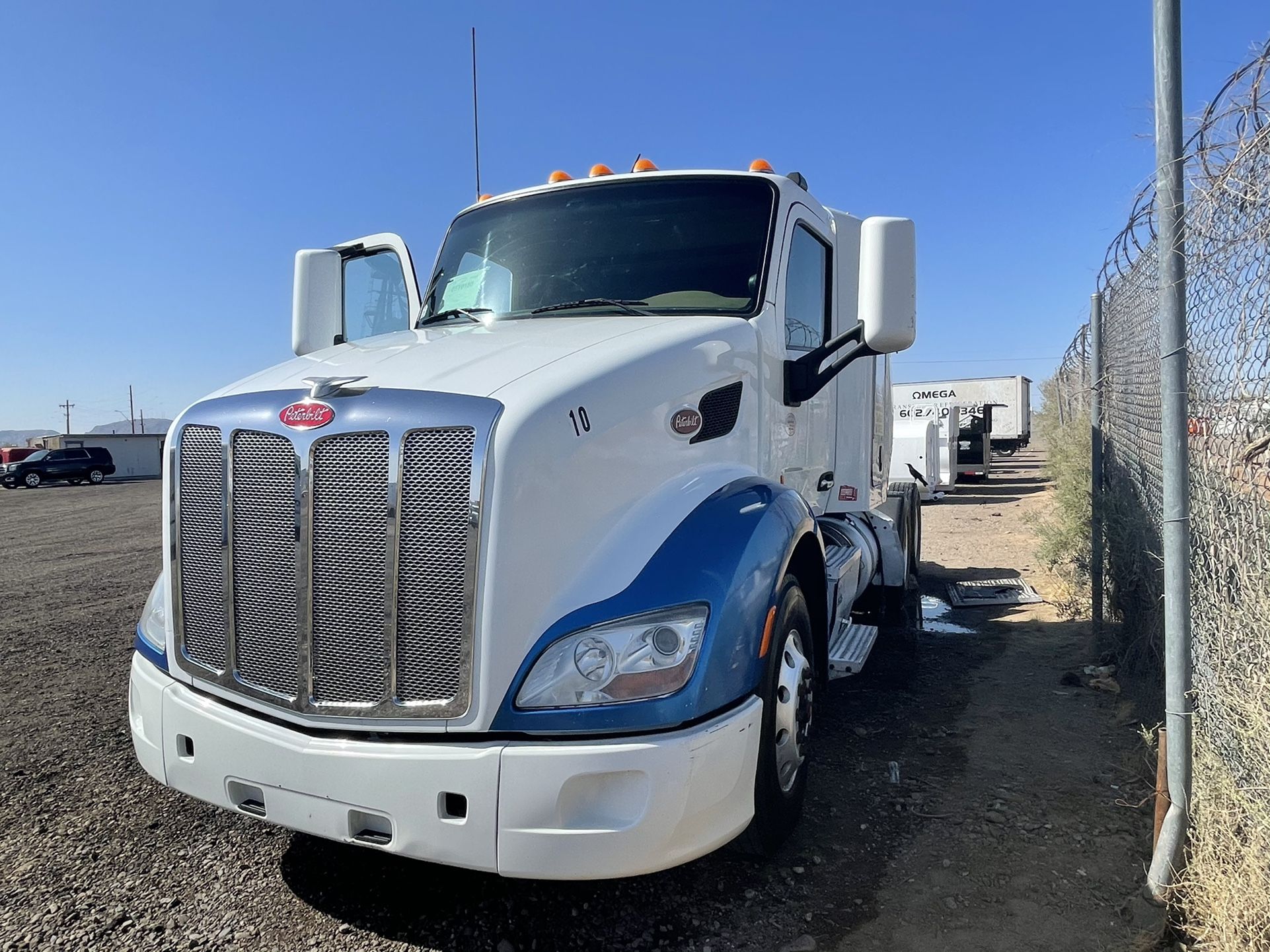2014 Peterbilt 579 - Coffin Sleeper - PTO/WETKIT