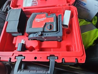 Milwaukee Plumb Cross Line Level