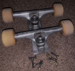 Lmk For Thunder Trucks with Formula Wheels & Hardware, Still is in Great Condition!!